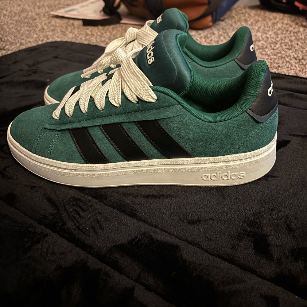 Adidas Alpha Court 00’s ‘ Forest green/ black/ off-white’ size 9 men’s - Picture 3 of 7